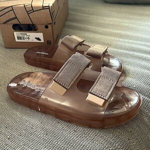 Melissa Wide Brave Brown Size 5 Woman’s Sandals